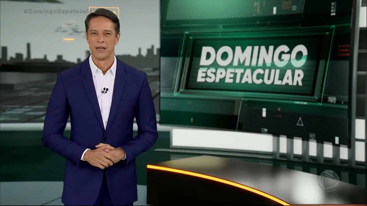 Foto de Sérgio Aguiar no estúdio do Domingo Espetacular, da Record