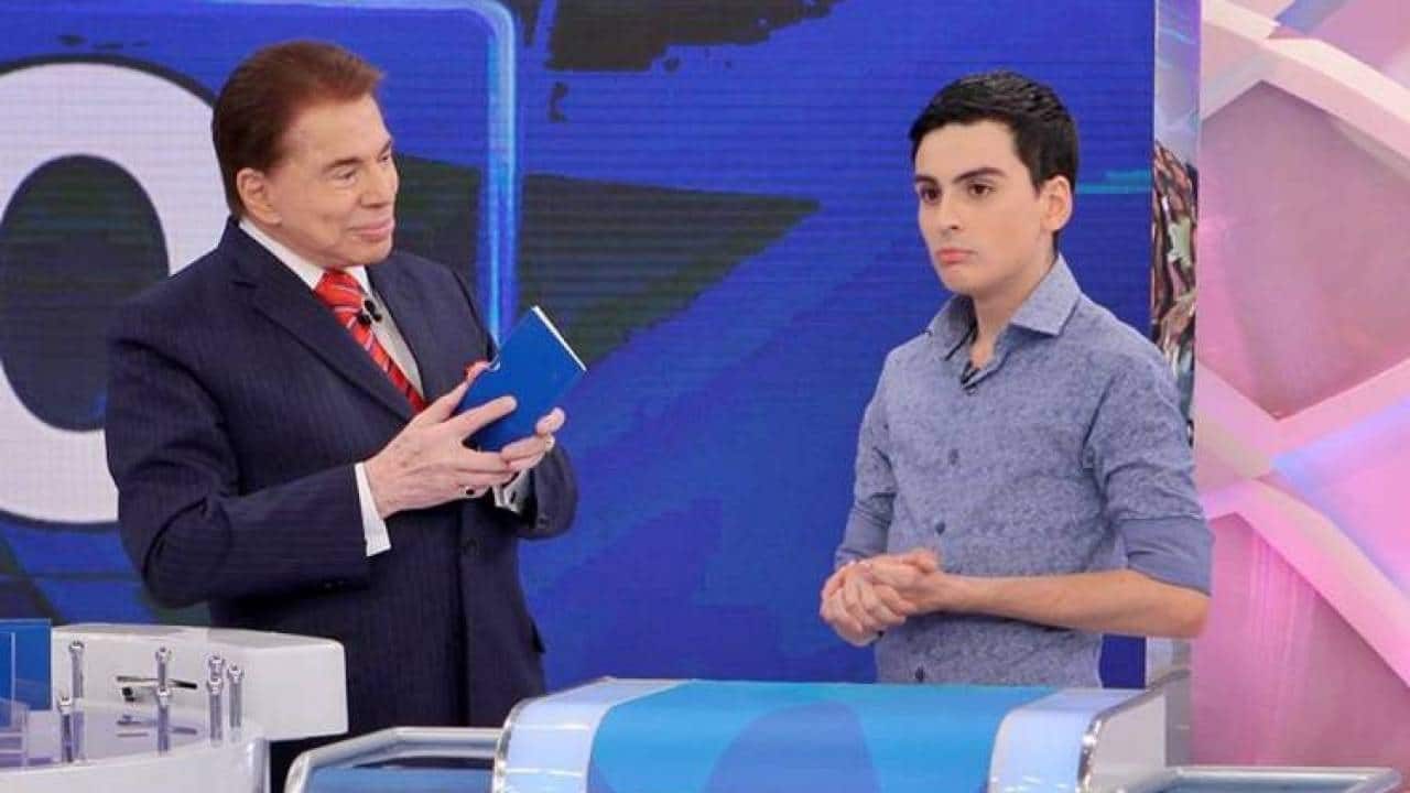 Dudu Camargo foi forçado a tirar férias por Silvio Santos; colegas não sabem se ele continua no Primeiro Impacto (foto: Reprodução/SBT)