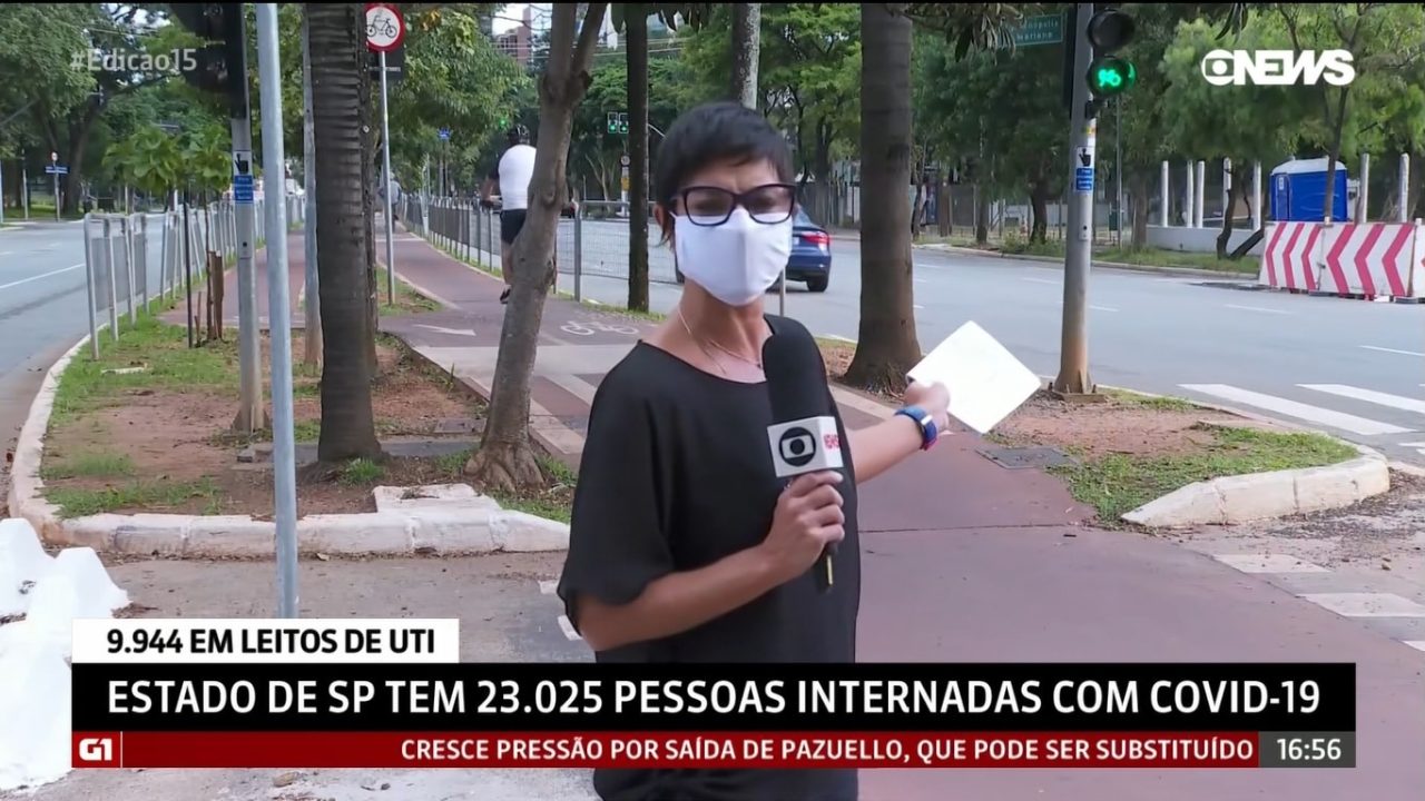 Elisabete Pacheco brigou com ciclista que invadiu reportagem três vezes seguidas (foto: Reprodução/GloboNews)