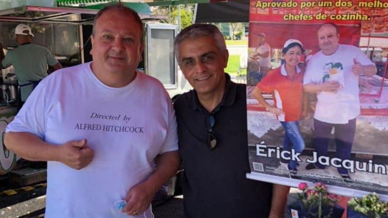 Titular de Pesadelo na Cozinha, Erick Jacquin posou para fotos em feira de São Paulo sem usar máscara (foto: Reprodução/Redes Sociais)