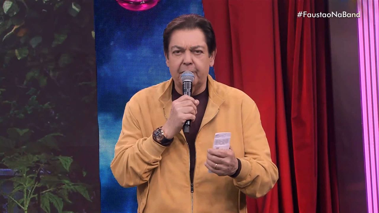 Foto do apresentador Faustão em seu programa na Band