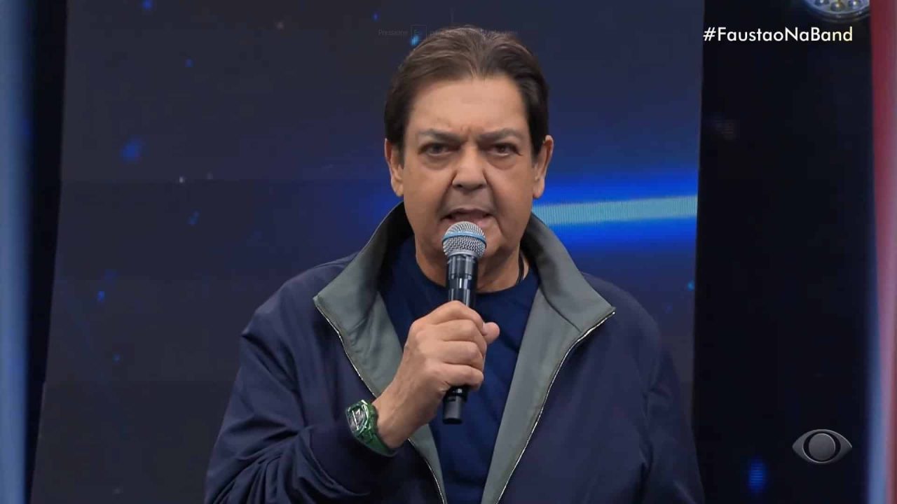 Foto do apresentador Faustão em seu programa na Band