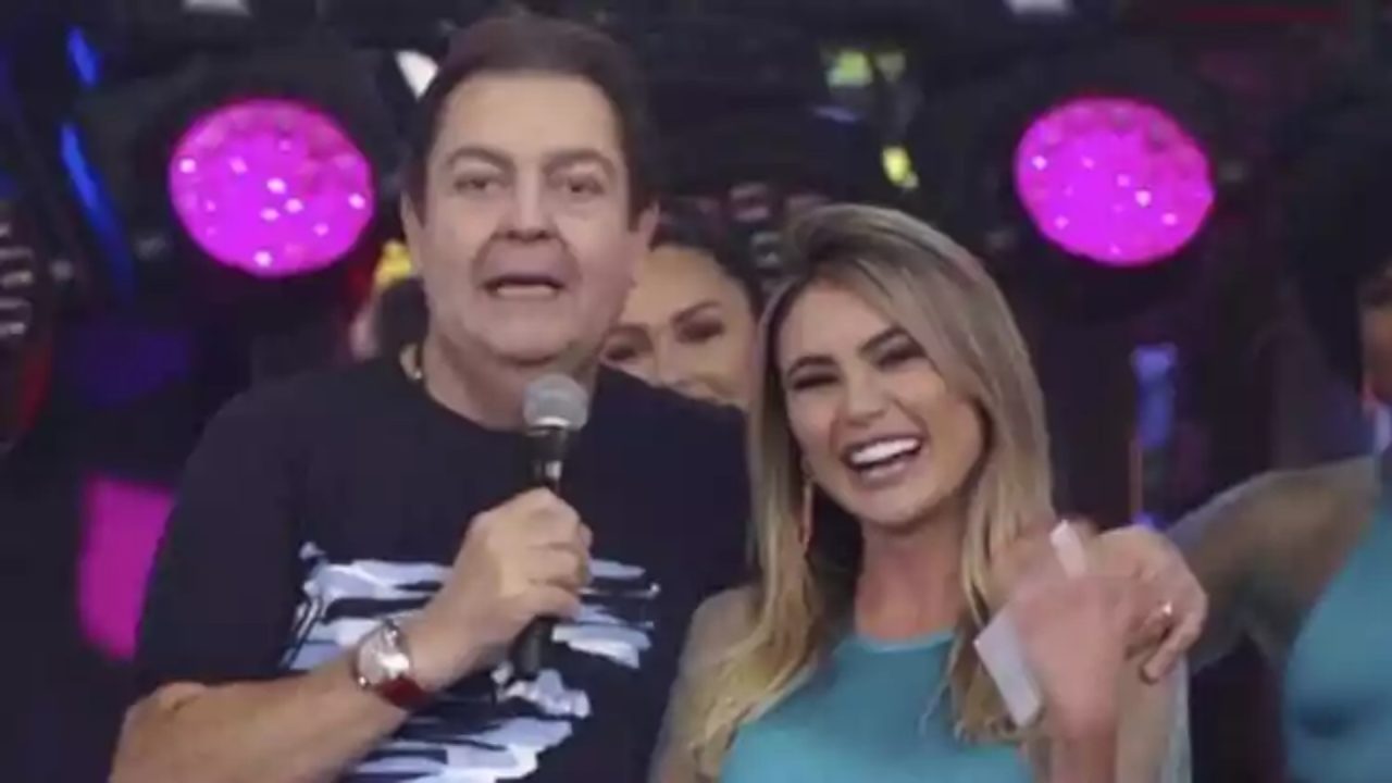 Foto de Natacha Horana ao lado de Faustão