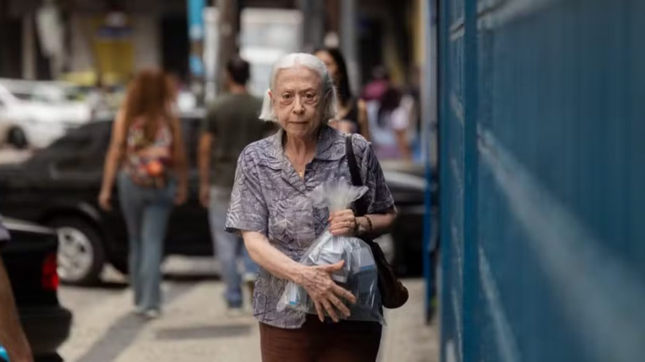 Foto de Fernanda Montenegro no filme Vitória