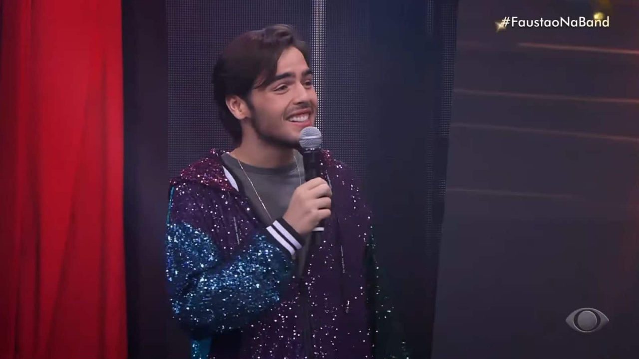 João Guilherme, filho de Faustão, chorou com a apresentação de uma banda