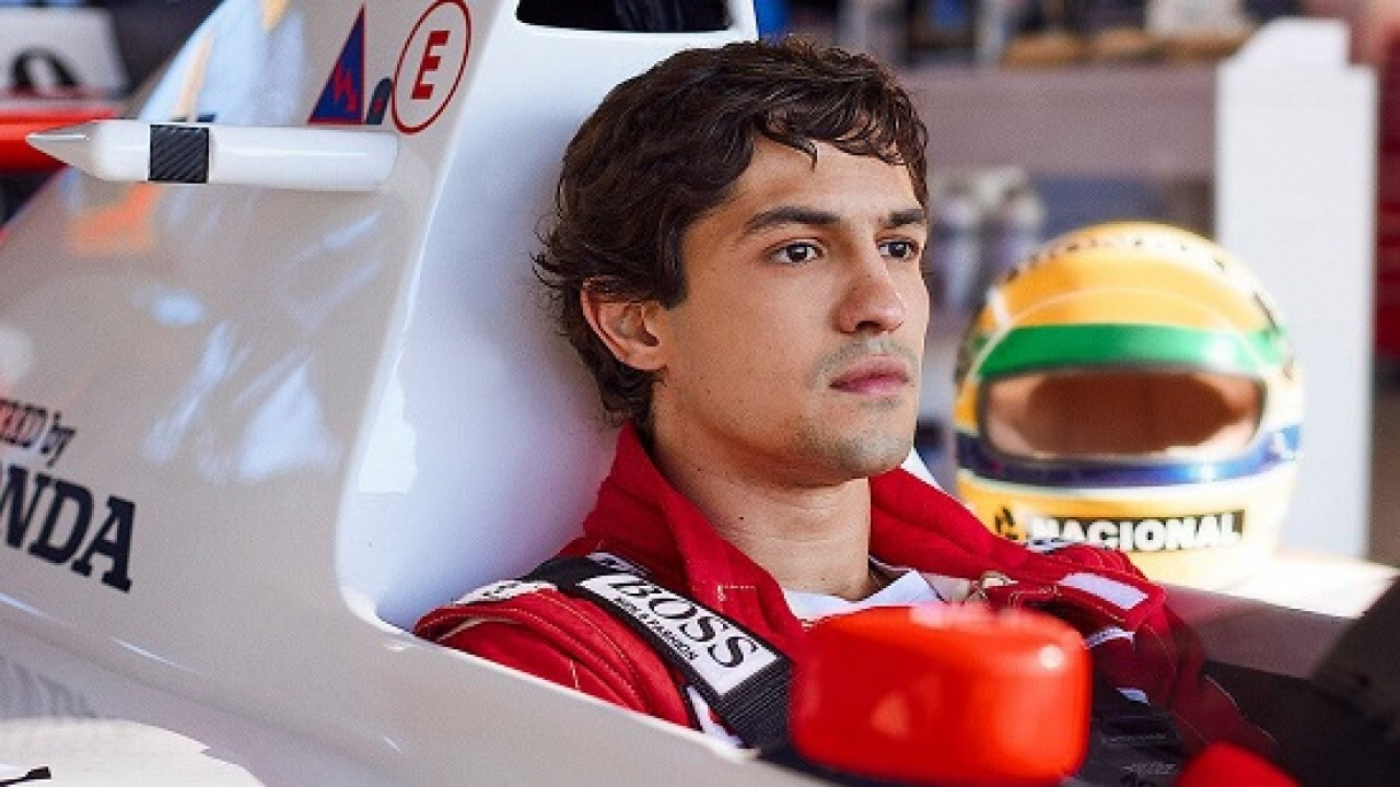 Foto de Gabriel Leone como Ayrton Senna