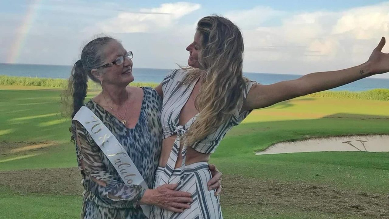 Foto de Gisele Bündchen e a mãe, Vânia Nonnenmacher