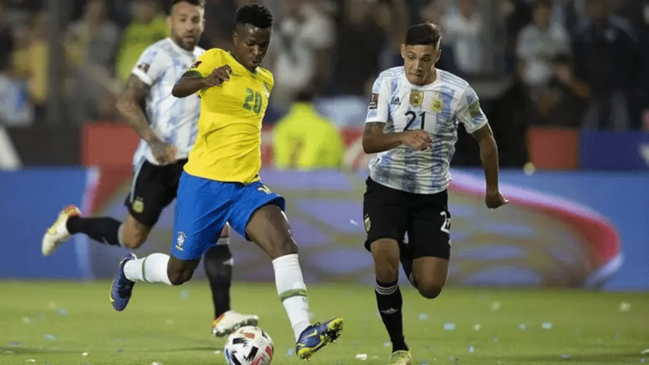 Foto de partida entre Brasil e Argentina, válida pela Copa América