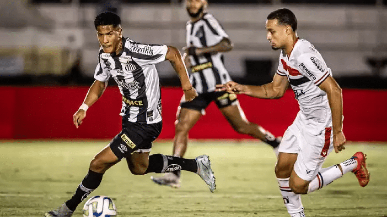 Foto de partida do Santos e Botafogo-SP