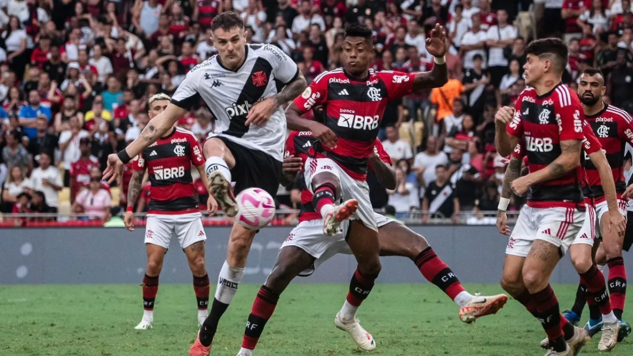 Imagem de equipes do Flamengo e Vasco