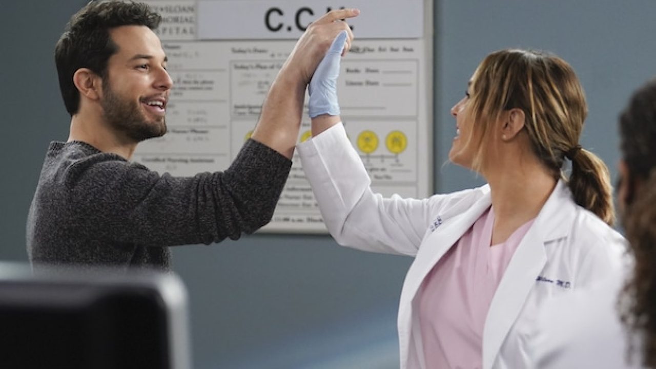 Skylar Astin deverá aparecer em Grey’s Anatomy em episódio que estreia no final do mês (foto: Divulgação/ABC)