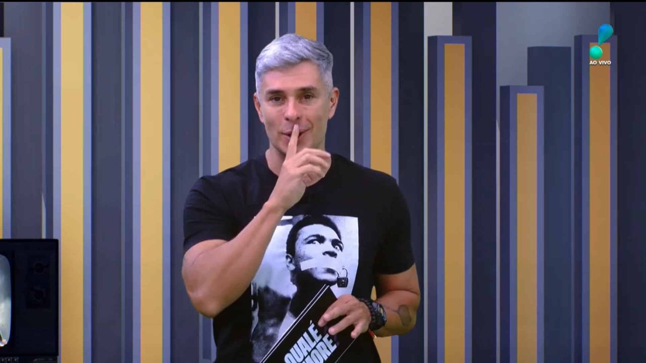 Foto do apresentador Ivan Moré no programa Qualé, Moré?