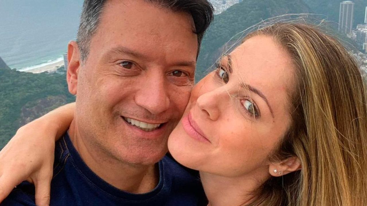 Jacqueline Brazil e Luiz Carlos Jr. completaram um ano de relacionamento (foto: Reprodução)