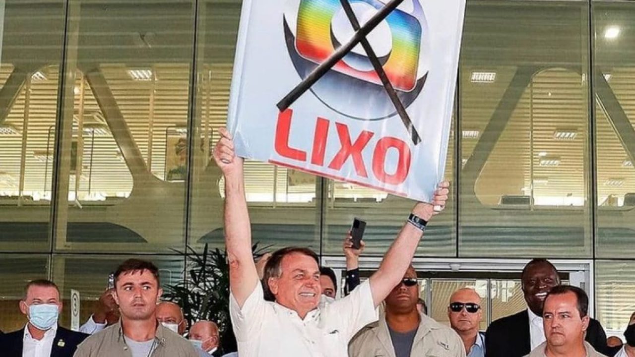 Foto de Jair Bolsonaro chamando a Globo de lixo