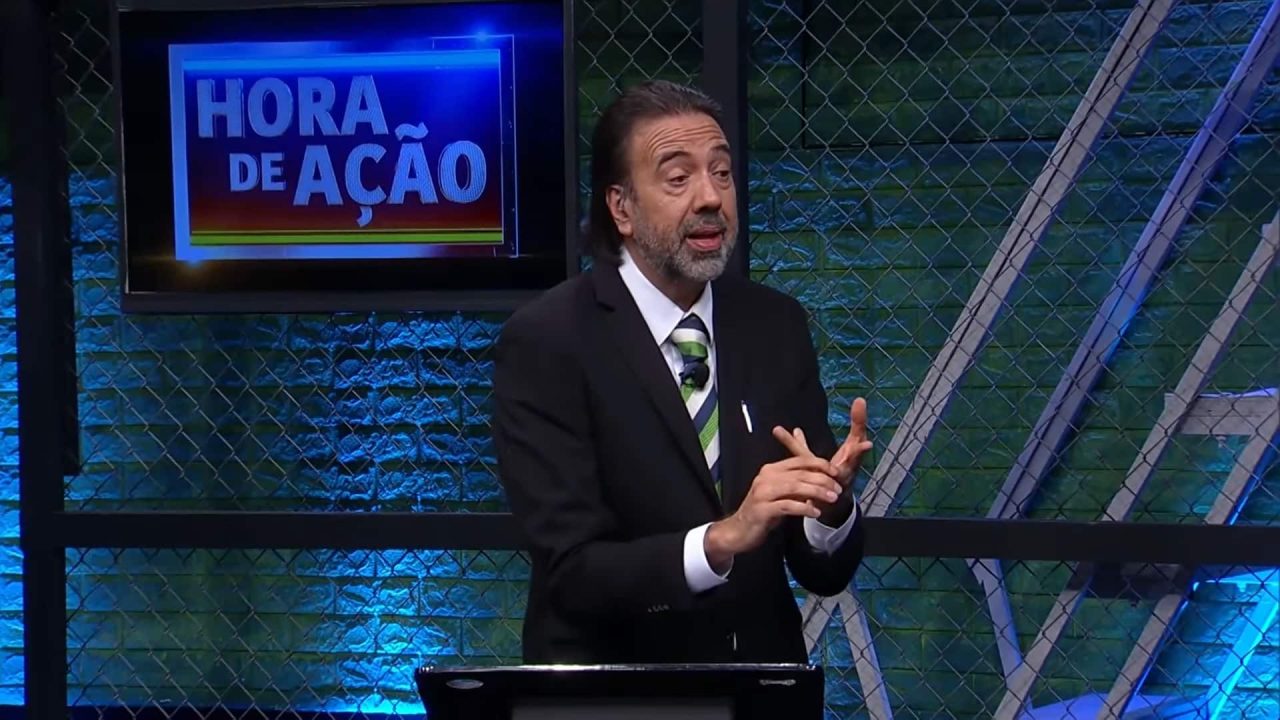 Foto de Jorge Lordello no programa Hora de Ação, da RedeTV!