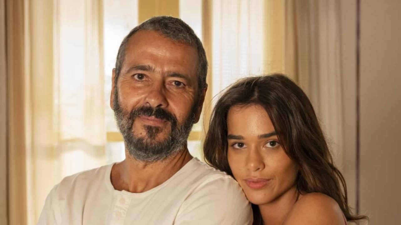 Foto de José Inocêncio (Marcos Palmeira) e Mariana (Theresa Fonseca) em Renascer