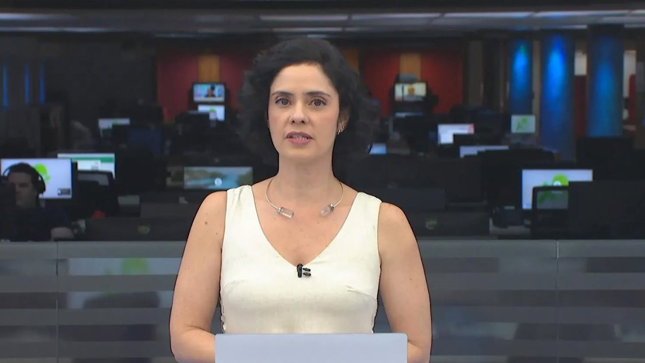 Foto de Juliana Castanha, apresentadora da TV Verdes Mares, afiliada da Globo