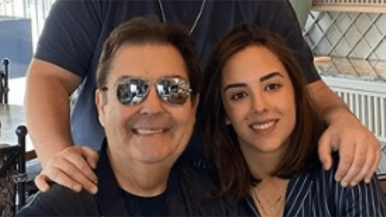 Foto de Faustão e Lara Silva