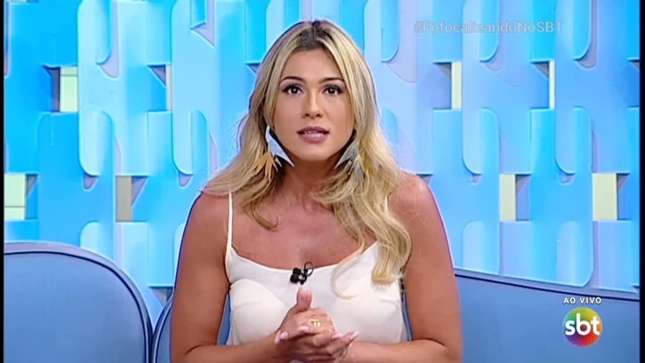 Lívia Andrade chamou a atenção nas redes sociais com conselho inusitado para seguidora (foto: Reprodução/SBT)