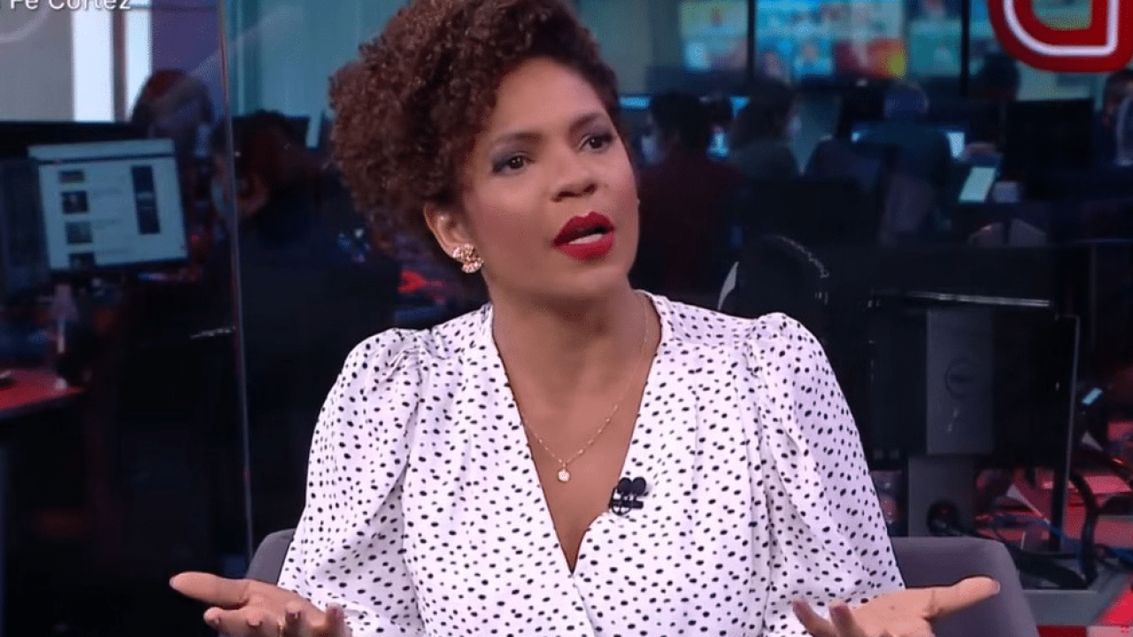 Foto de Luciana Barreto, apresentadora da CNN Brasil