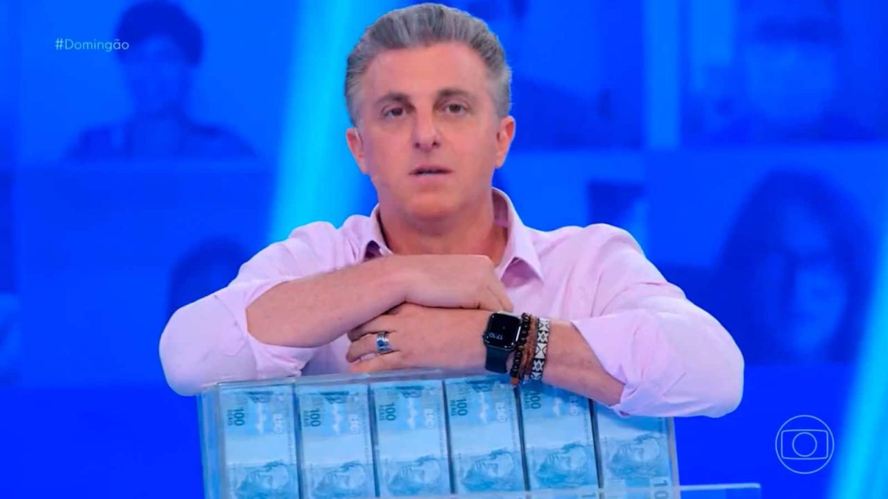 Luciano Huck fez pergunta do milhão após quatro anos