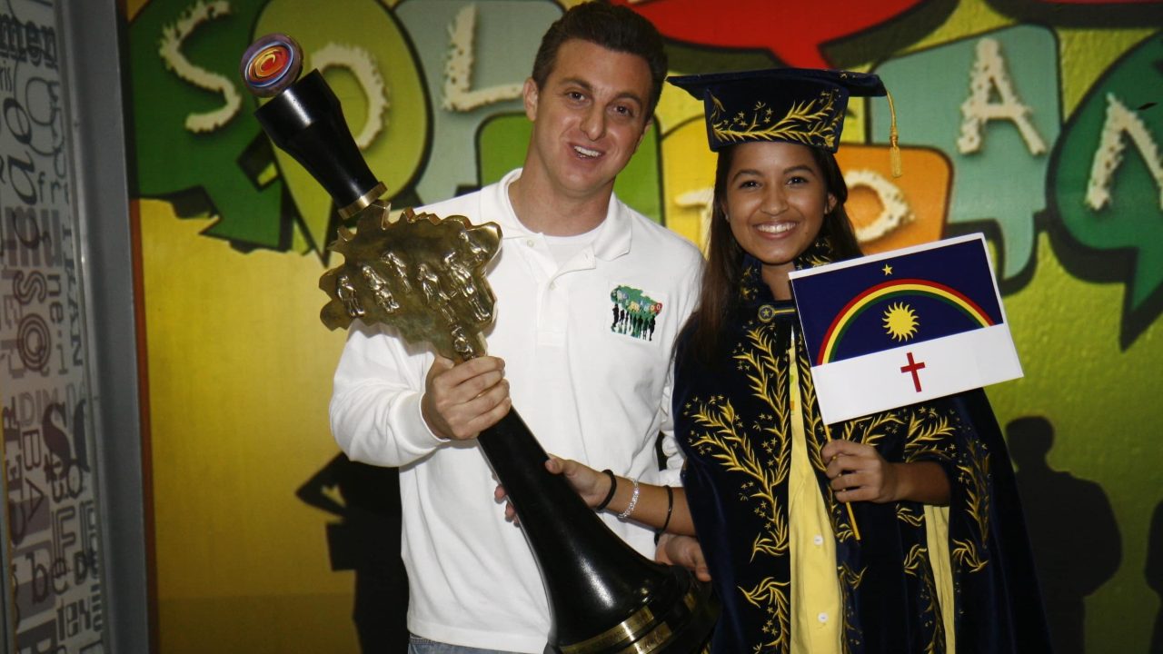 Foto de Luciano Huck e Larissa de Sousa Oliveira