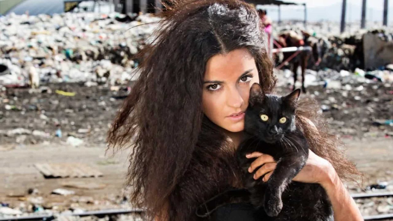 Foto da atriz Maite Perroni, protagonista de A Gata