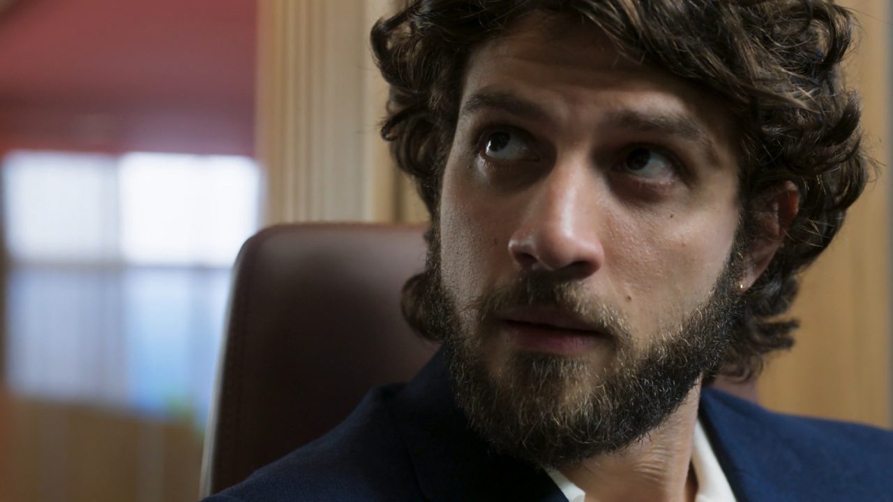 Foto de Chay Suede na novela Mania de Você, da Globo