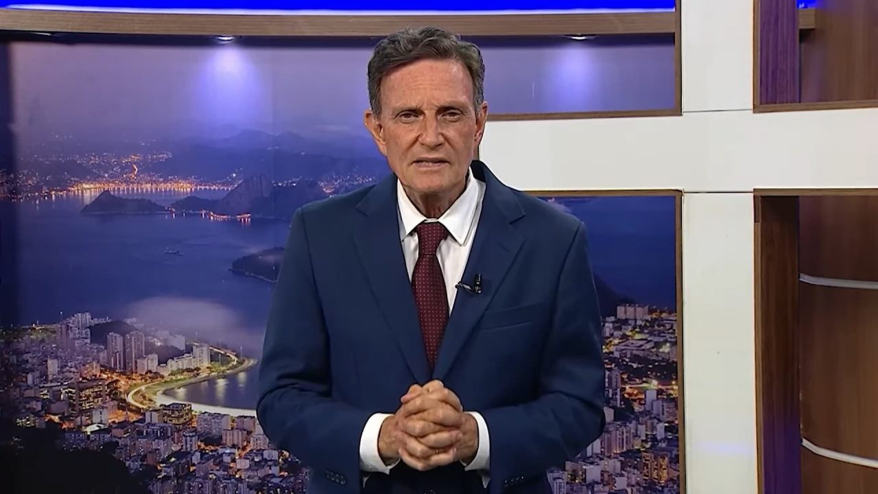 Marcelo Crivella durante o momento de fé no Cidade Alerta