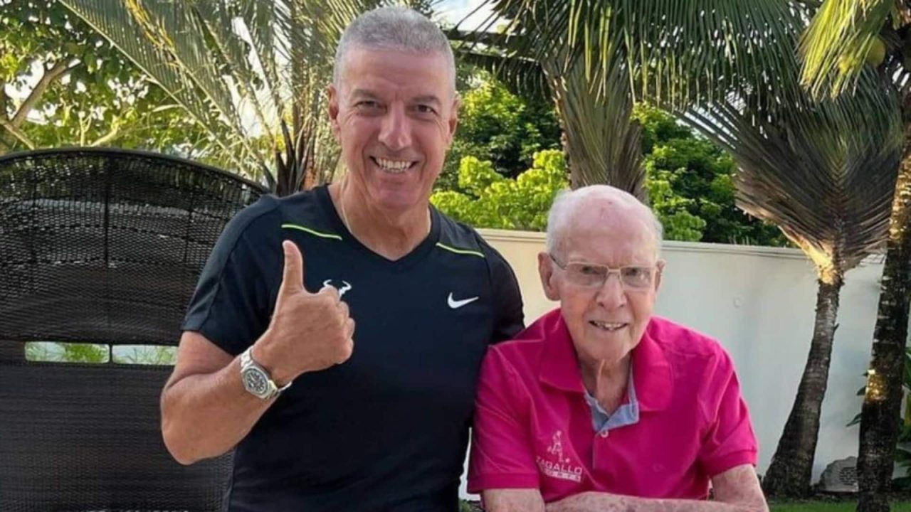 Foto de Mário César ao lado de Zagallo