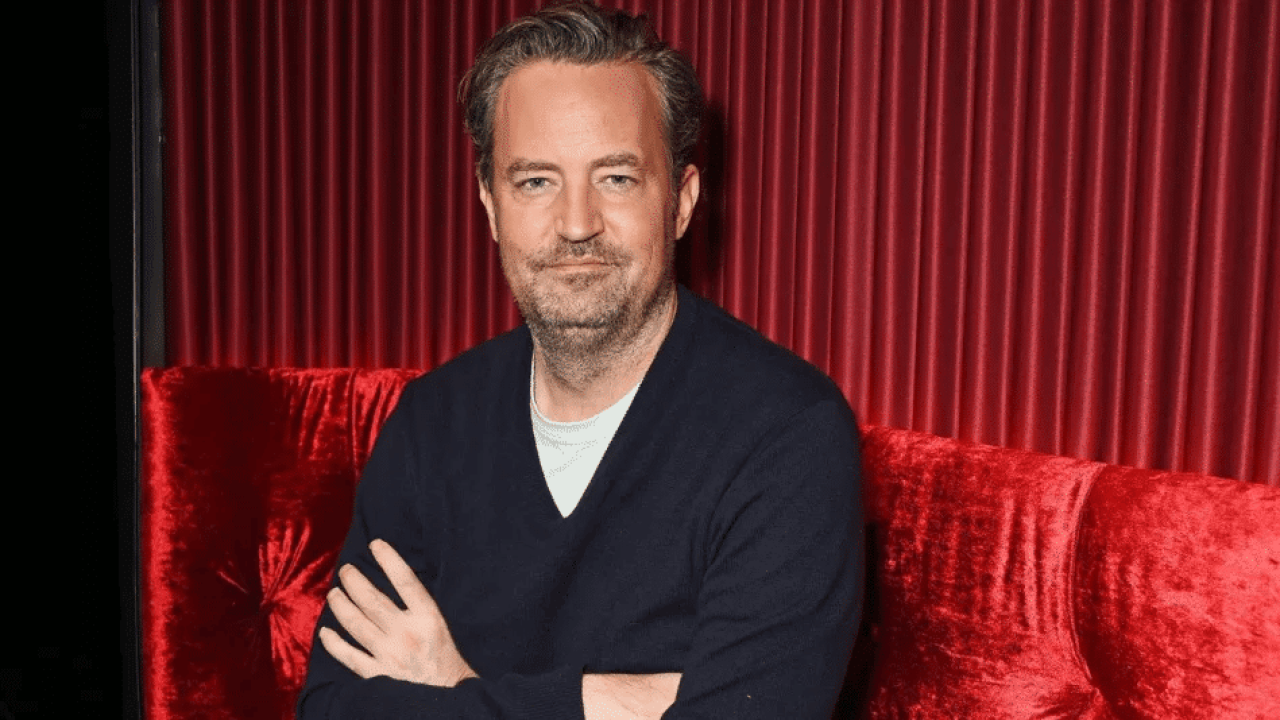 Foto do ator Matthew Perry, conhecido por seu papel em Friends