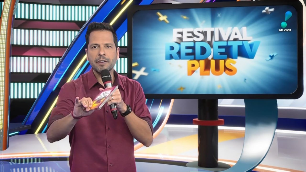 Maurício Mendes apresentou o Festival RedeTV! Plus: nem sua própria família assistiu (foto: Reprodução/RedeTV!)