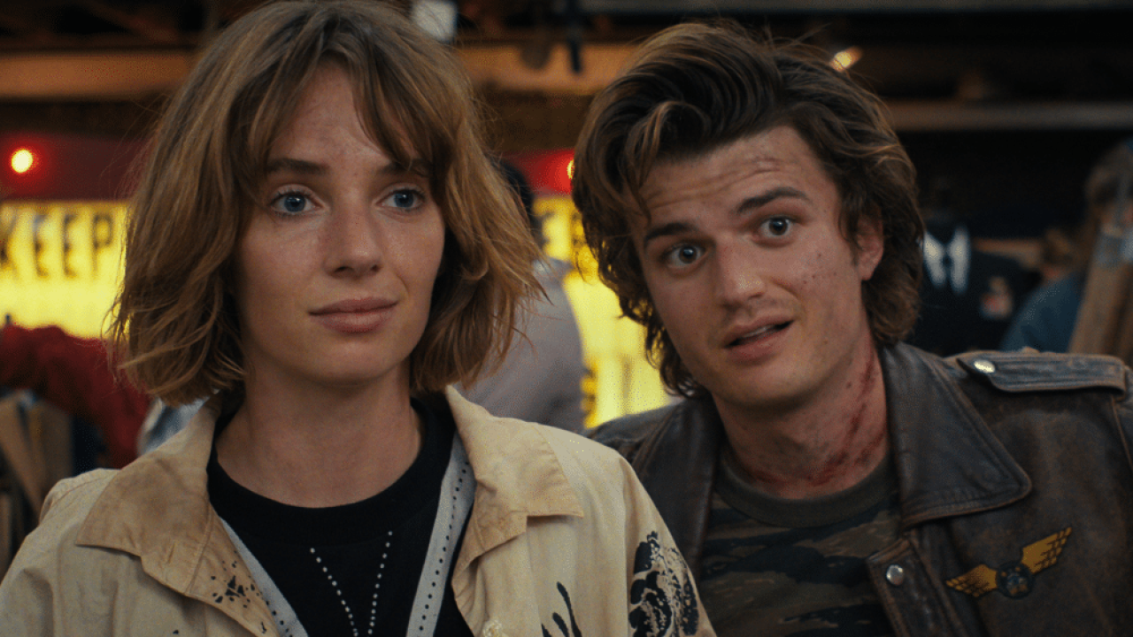 Foto de Maya Hawke e Joe Keery