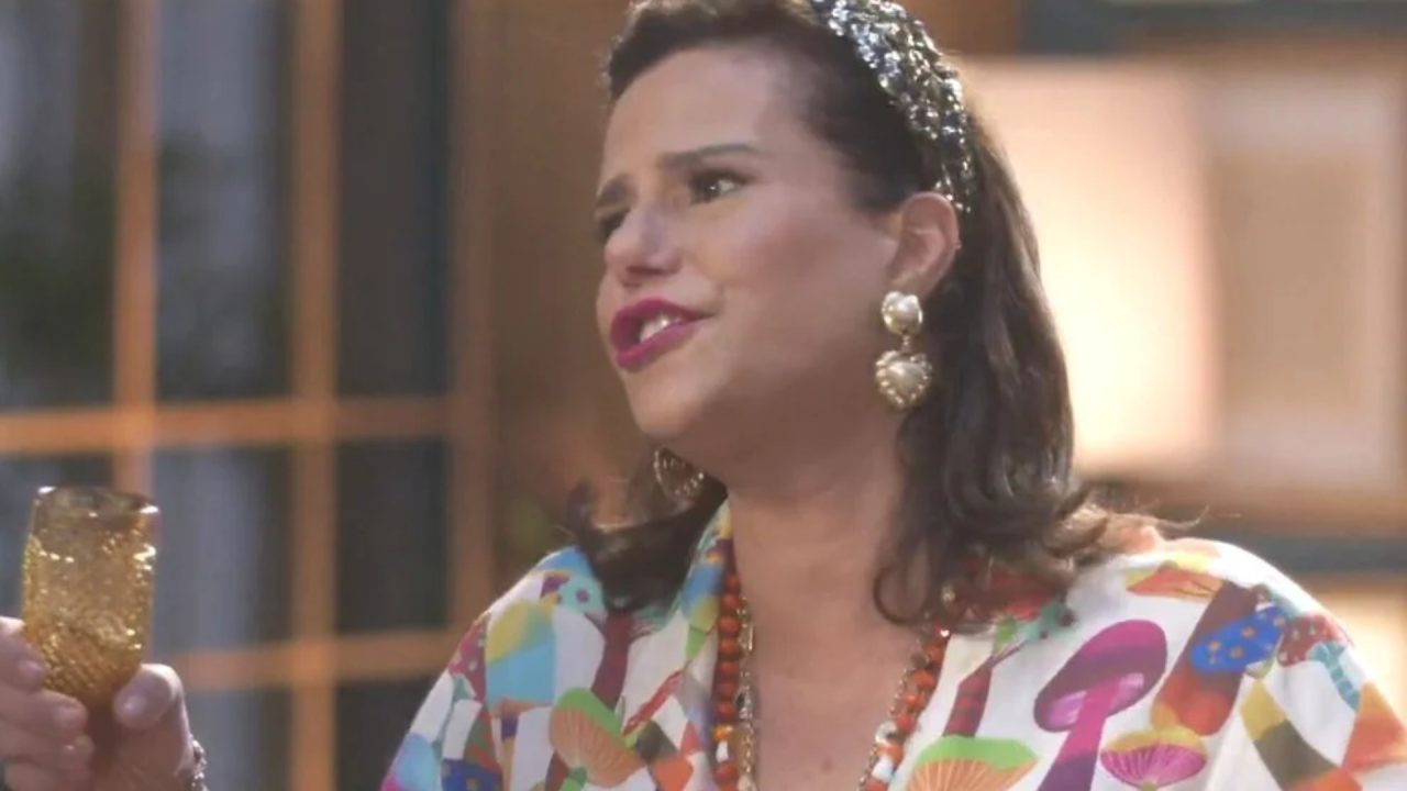 Foto de Narcisa na novela Cara e Coragem