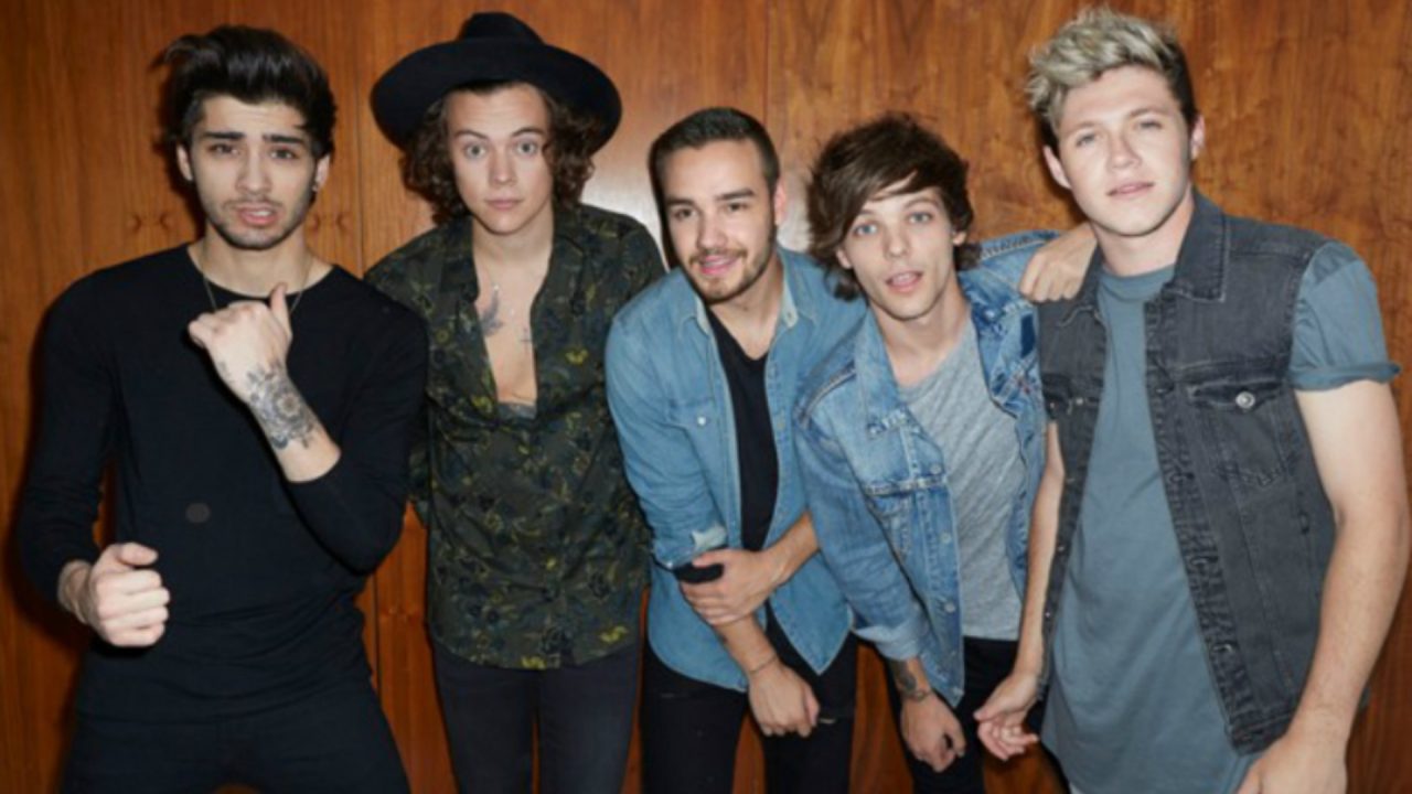 Foto dos cinco integrantes do One Direction