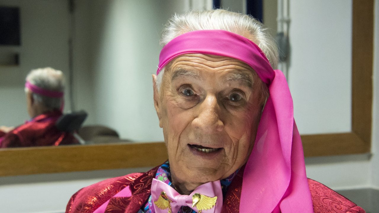 Orlando Drummond nos bastidores da Escolinha, na temporada de 2019 da atração (foto: Estevam Avellar/TV Globo)