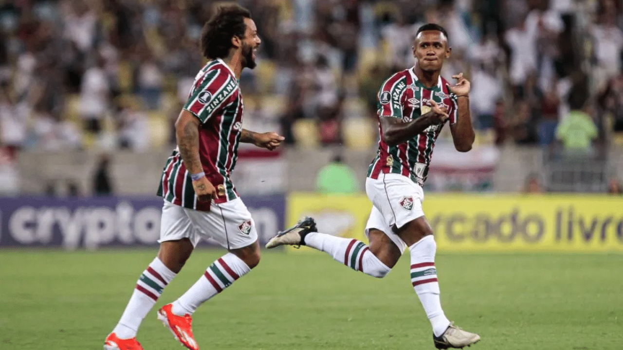 Foto de jogadores do Fluminense, que tem jogos exibidos pela Paramount