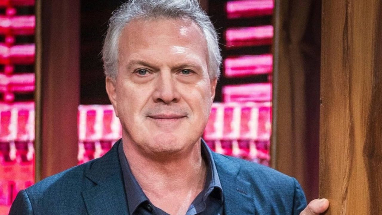 Foto de Pedro Bial no programa Conversa com Bial