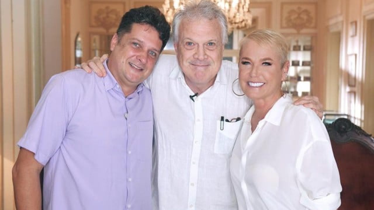 Foto de Pedro Bial ao lado de Marcelo Ribeiro e Xuxa Meneghel