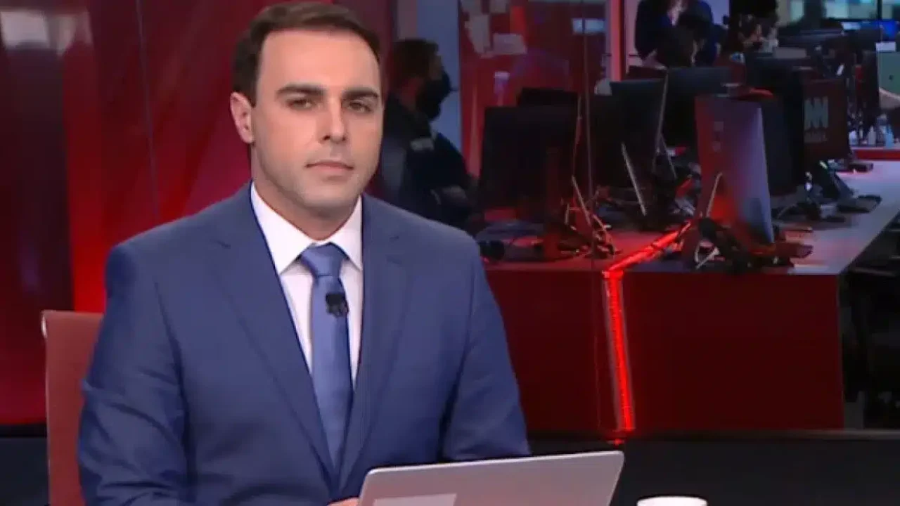 Foto do jornalista Rafael Colombo, novo apresentador da Jovem Pan News