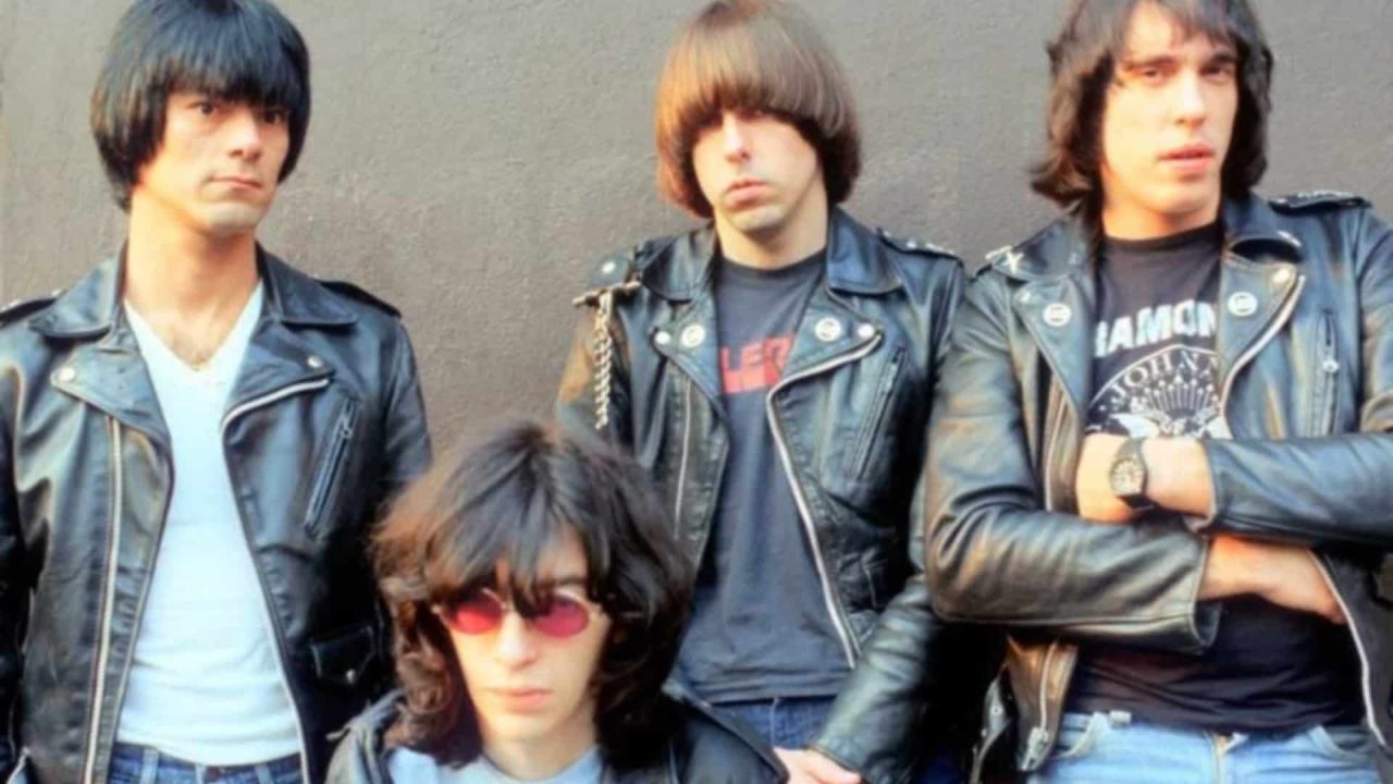 Foto de integrantes do grupo Ramones