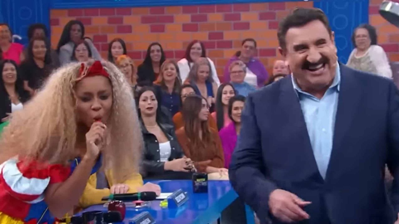 Foto de Cariúcha ao lado de Ratinho em programa do SBT