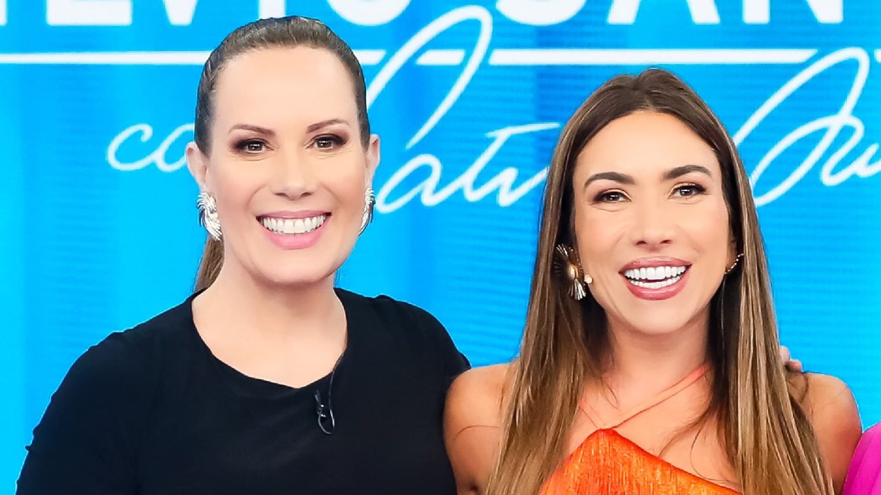 Foto de Patricia Abravanel e Regina Volpato no Programa Silvio Santos