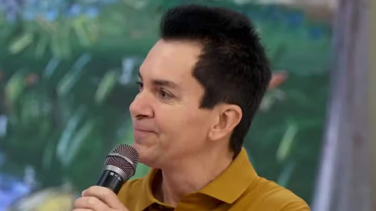 Regis Danese durante participação no prograna Encontro