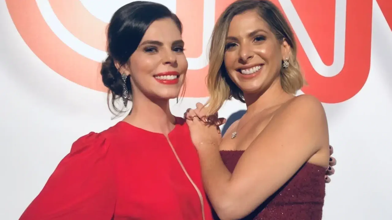 Foto das jornalistas Renata Agostini e Daniela Lima no lançamento da CNN Brasil