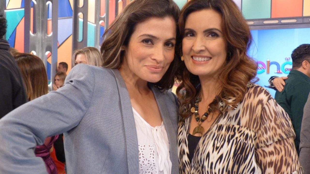 Foto de Renata Vasconcellos e Fátima Bernardes, homenageada pelo programa de Luciano Huck