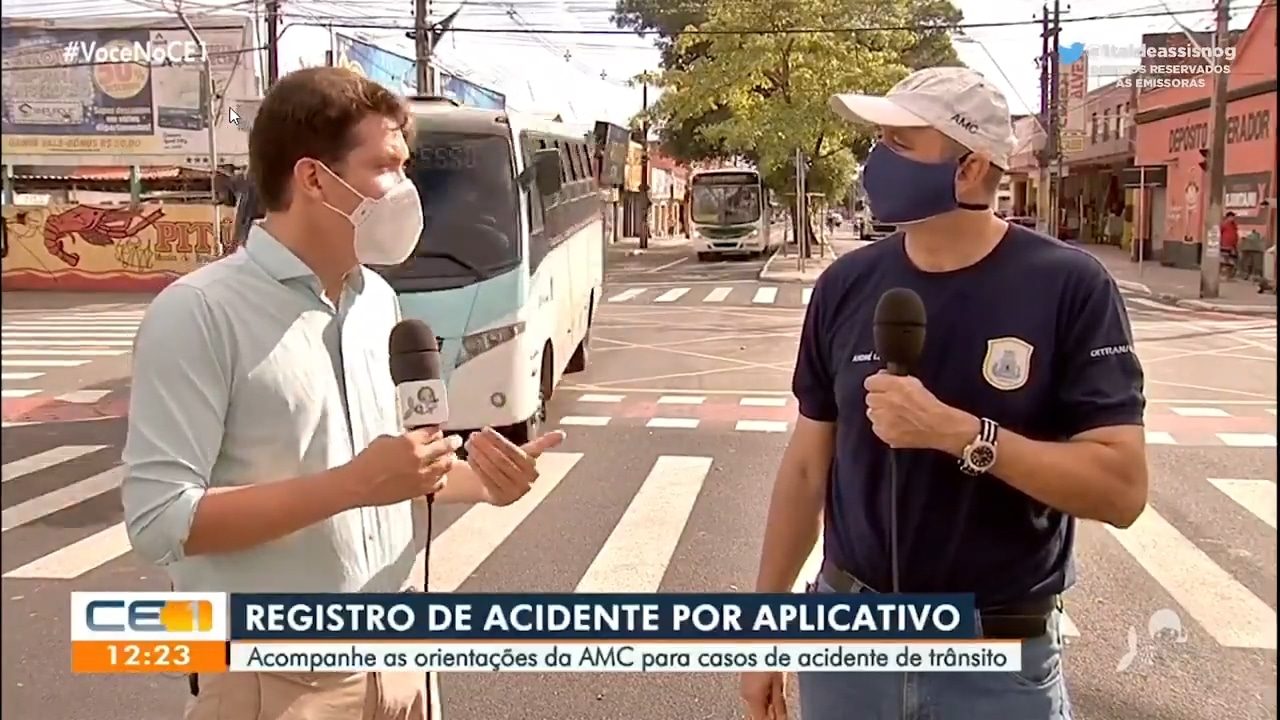 Repórter da TV Verdes Mares quase foi atropelado (foto: Reprodução)