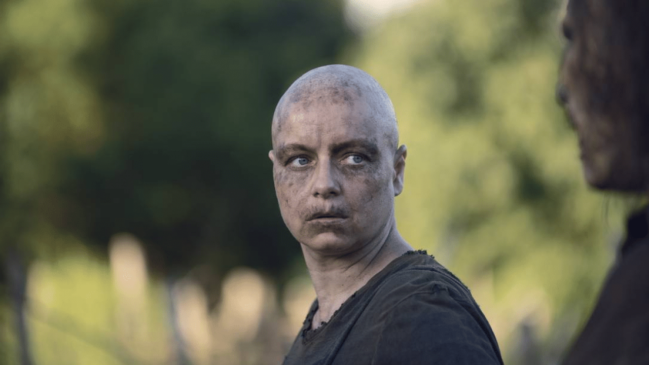 Foto de Samantha Morton caracterizada como personagem de The Walking Dead