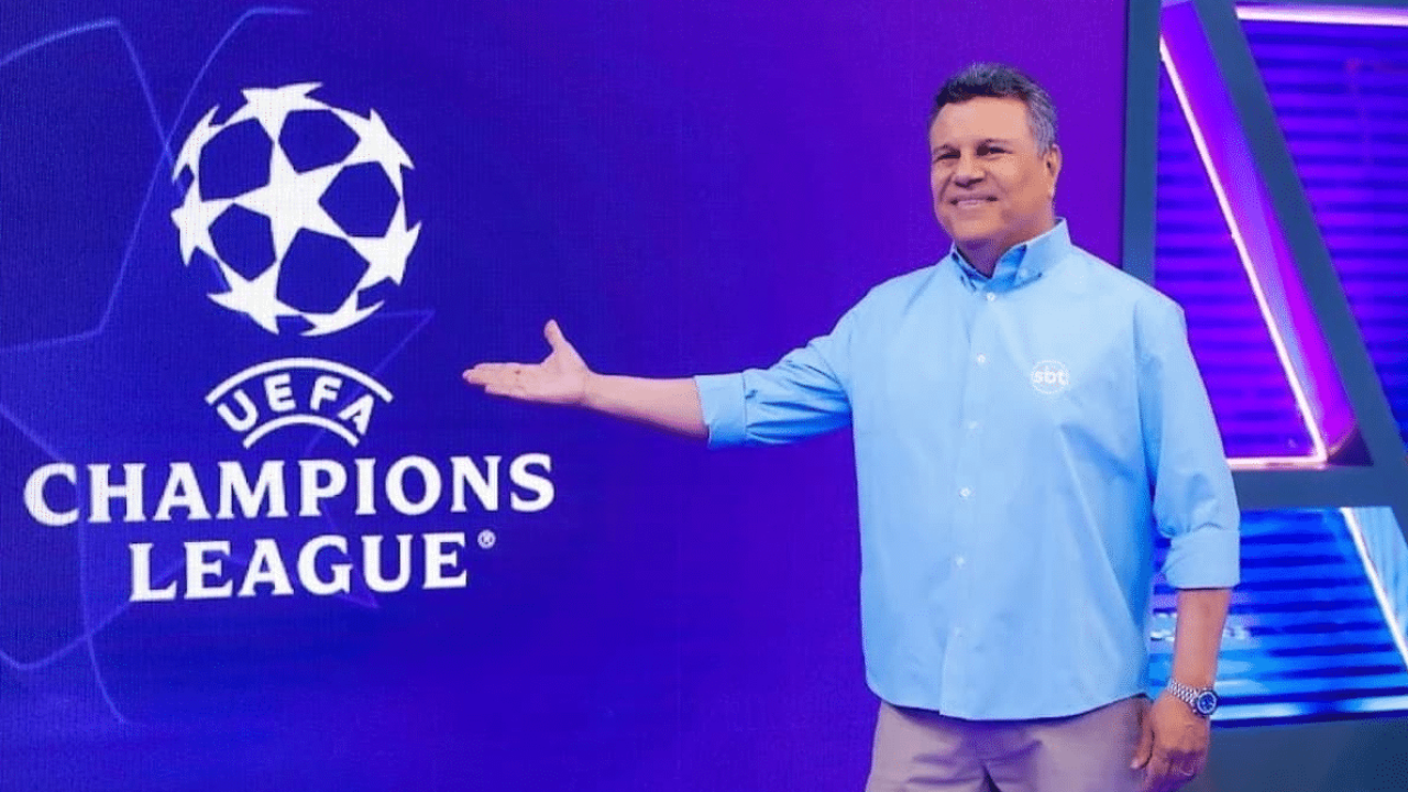 Foto de Téo Jose no estúdIo da Champions League no SBT