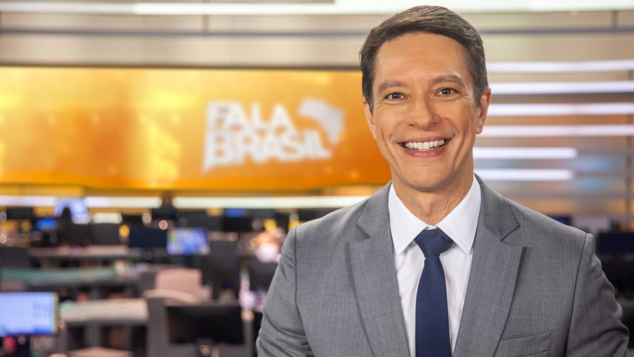 Sérgio Aguiar ficará afastado do Fala Brasil por problema vocal (foto: Edu Moraes/Record)